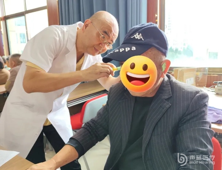 声蓝医疗携手云南省残联、马龙区残联开展助听器适配服务，70余名听障人士受益！
